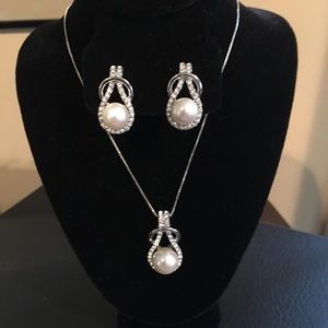 2 pc Simulated Pearl and Silvertone Set